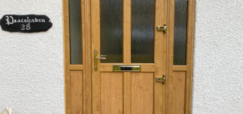 [Case Study) - Elegance Doors in Irish Oak wih Gold Hardware