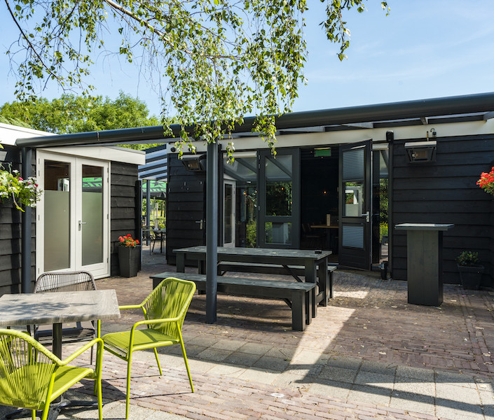 Finesse-Nebbiolo_Veranda_Glass_Room_3_600x900