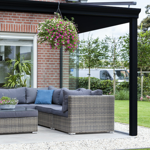 Finesse_Pigato_Veranda_Glass_Room_4_600x900