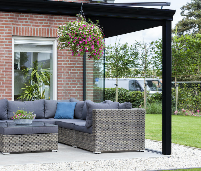 Finesse_Pigato_Veranda_Glass_Room_4_600x900